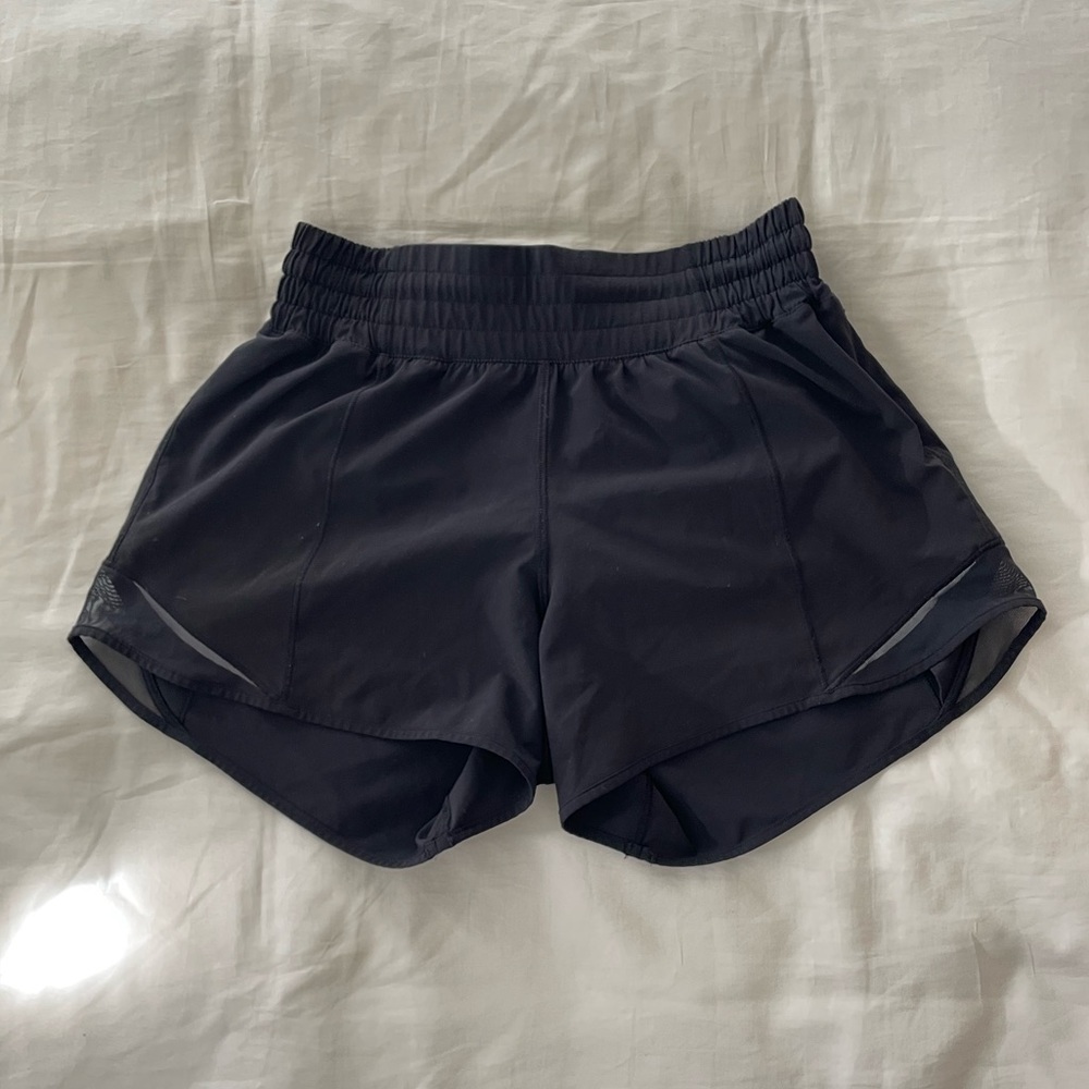 Lululemon Black Hotty Hot Shorts Size 4, 4” inseam